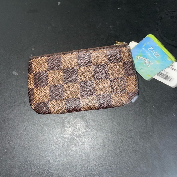 Louis Vuitton key pouch - Picture 3 of 8